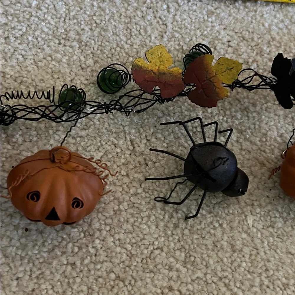 Metal Halloween Pumpkin and Spider Garland -Used- VGC